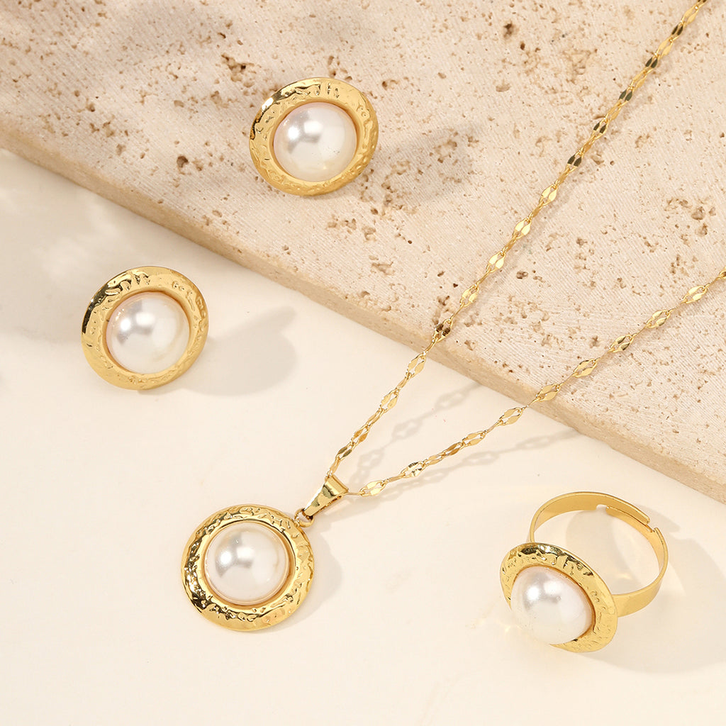 Parelset met ketting, oorknopjes en ring