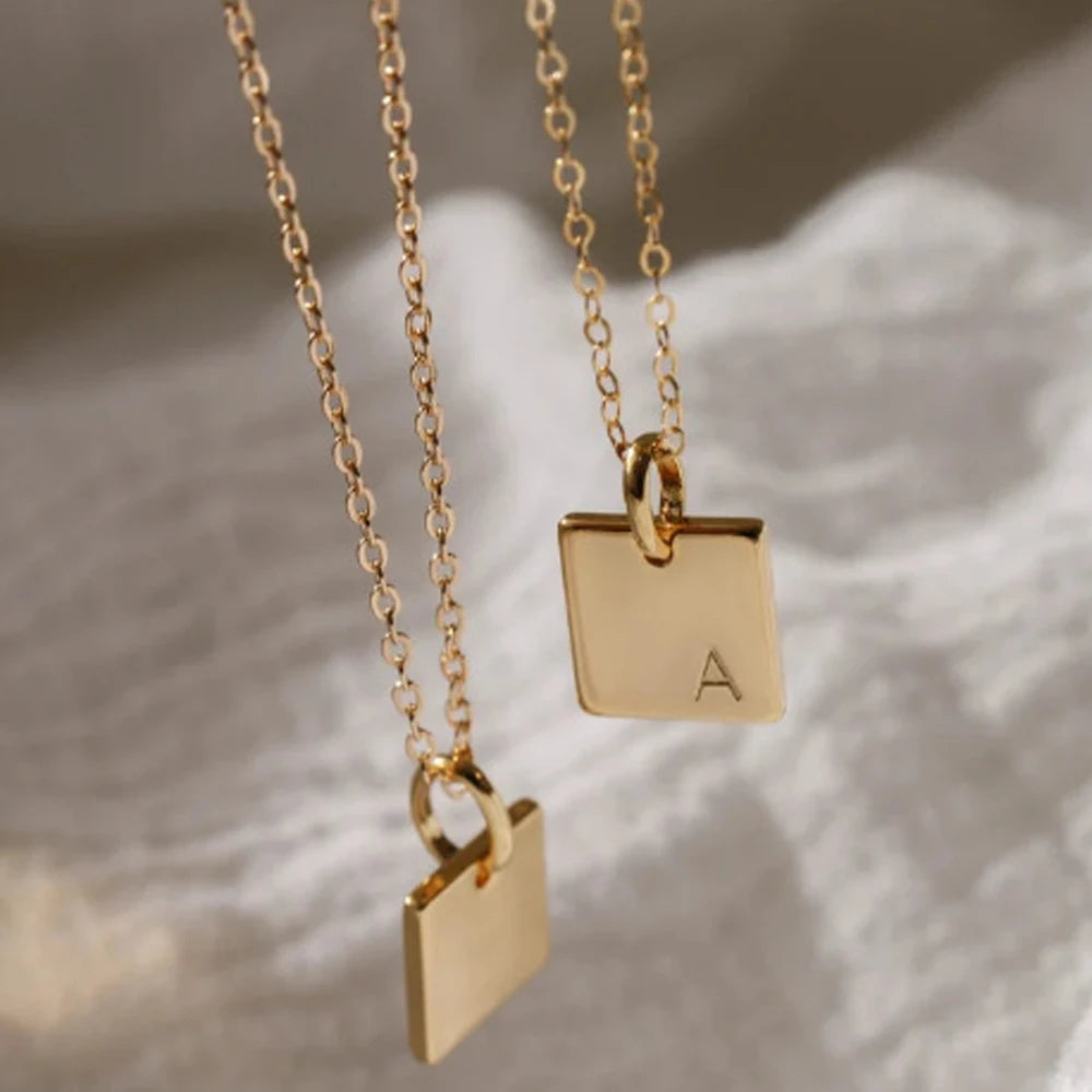 Ketting met initiaal close-up
